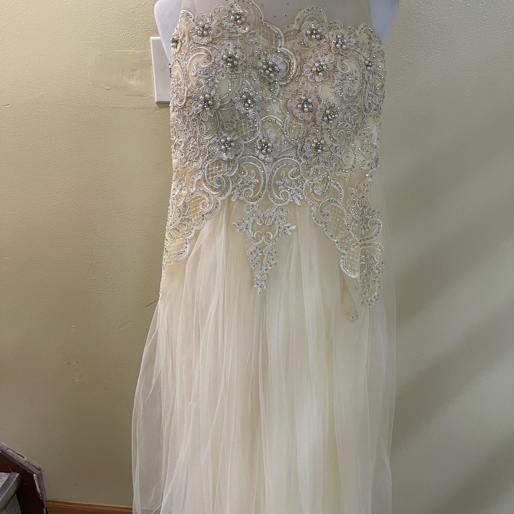 Elegant Cream Kids Dress with Floral Embellishments